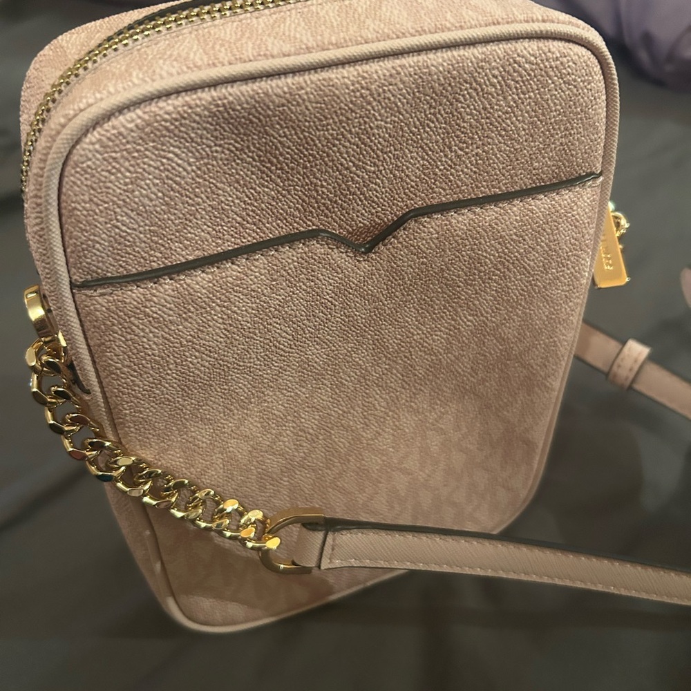 Michael Kors Beige Crossbody Bag with Gold Chain - Picture 3 of 5